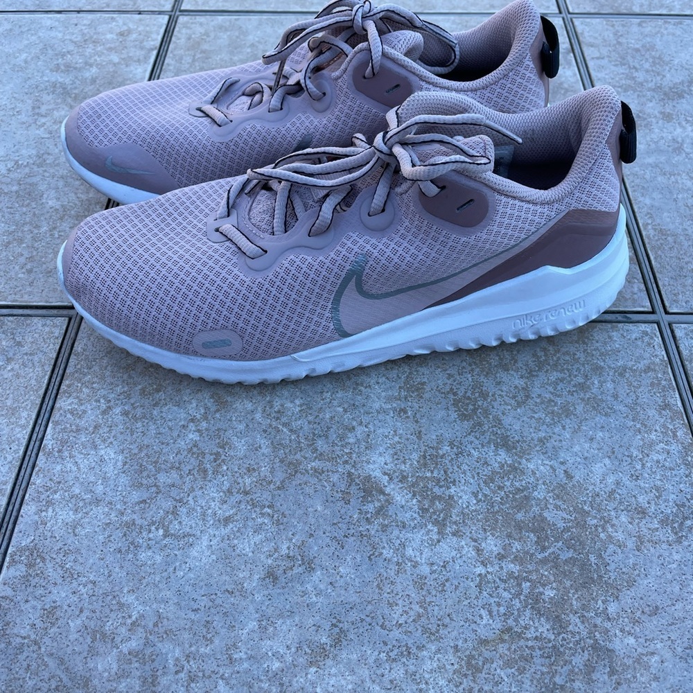 Nike RENEW RIDE RUNNING SHOE - WOMEN'S - Picture 3 of 12
